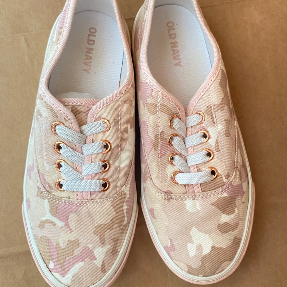 Shoes - Picture 2 of 5